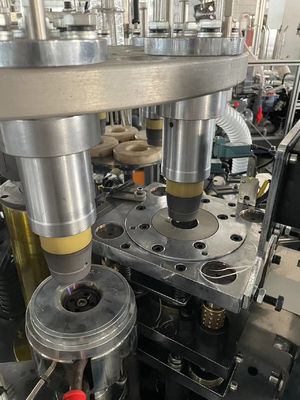 Verbrauchspapierbecherformmaschine mit 0,5-0,8 MPa Gasquelle und 150-350 GSM Papierspezifikation