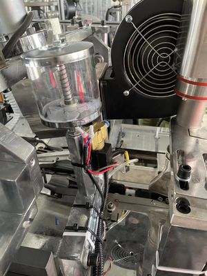 Verbrauchspapierbecherformmaschine mit 0,5-0,8 MPa Gasquelle und 150-350 GSM Papierspezifikation