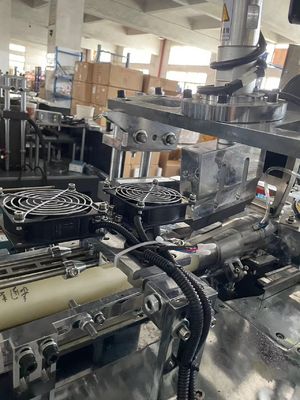 Hersteller Einwegkaffeebechermachine Automatische Kaffeebecherformmaschine mit 100-110 Stück/min Kapazität