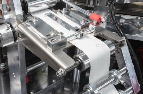 Vollautomatische Papierkühlformmaschine mit hoher Produktionsgeschwindigkeit 220V/380V Spannung und Kupferstange