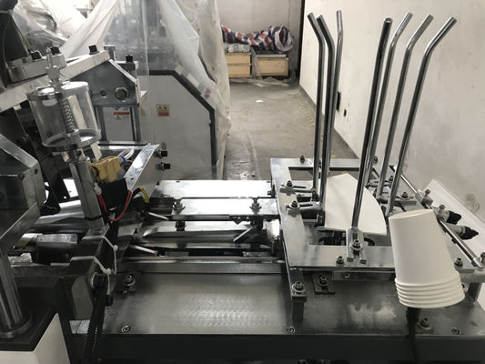 Vollautomatische Papierbecher- und Tellermachmaschine mit Außengröße 2130mm*1350mm*1900mm
