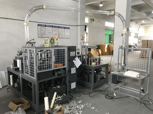 Vollautomatische Papierbecher- und Tellermachmaschine mit Außengröße 2130mm*1350mm*1900mm