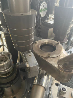 Vollautomatische Einweg-Papierbecher-Formmaschine 120-150 Stück/Min. Kundenspezifischer Service Außengröße 2340mm*1435mm*1800mm